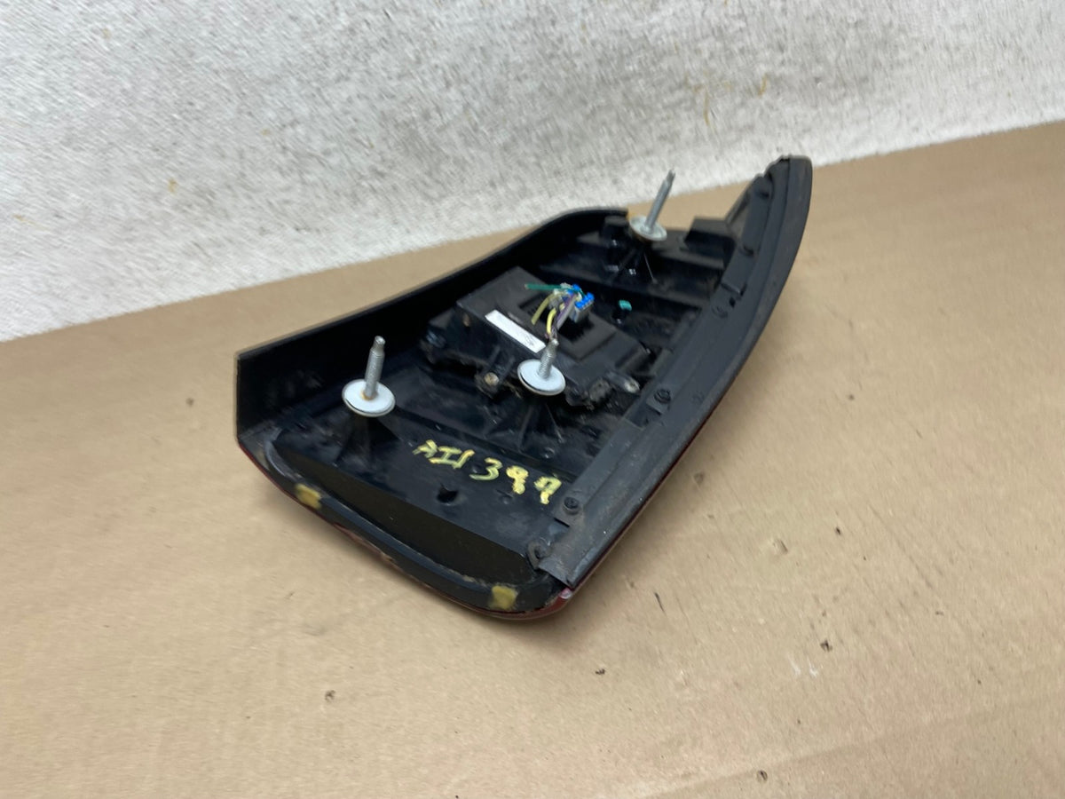 2000 to 2005 Cadillac Deville Left Driver Lh Side Tail Light AI1399 LK5