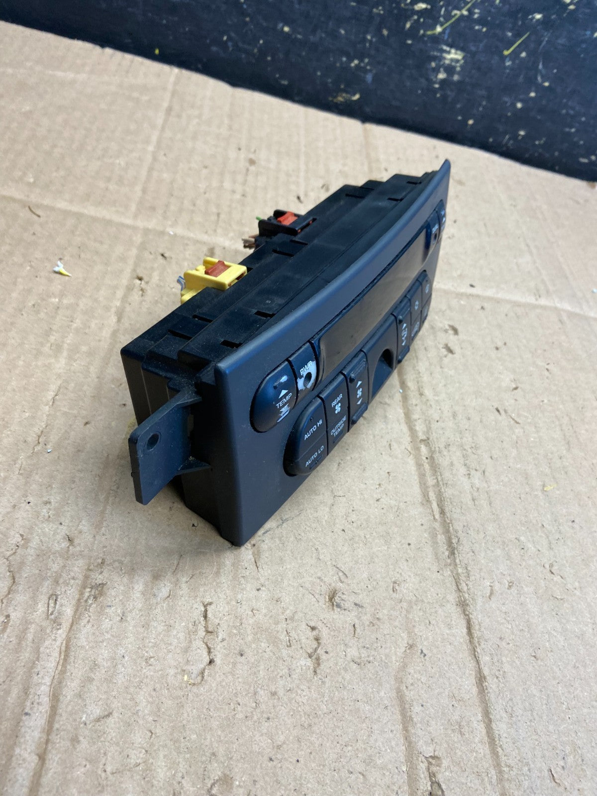 2004 - 2006 Chrysler Pacifica Heater AC Climate Temperature Control AA7889  DG2