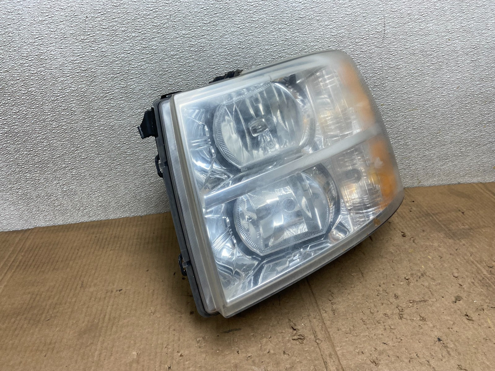 2007 to 2014 Chevrolet Silverado Left Driver Lh Side Headlight Oem AA7124 DW2