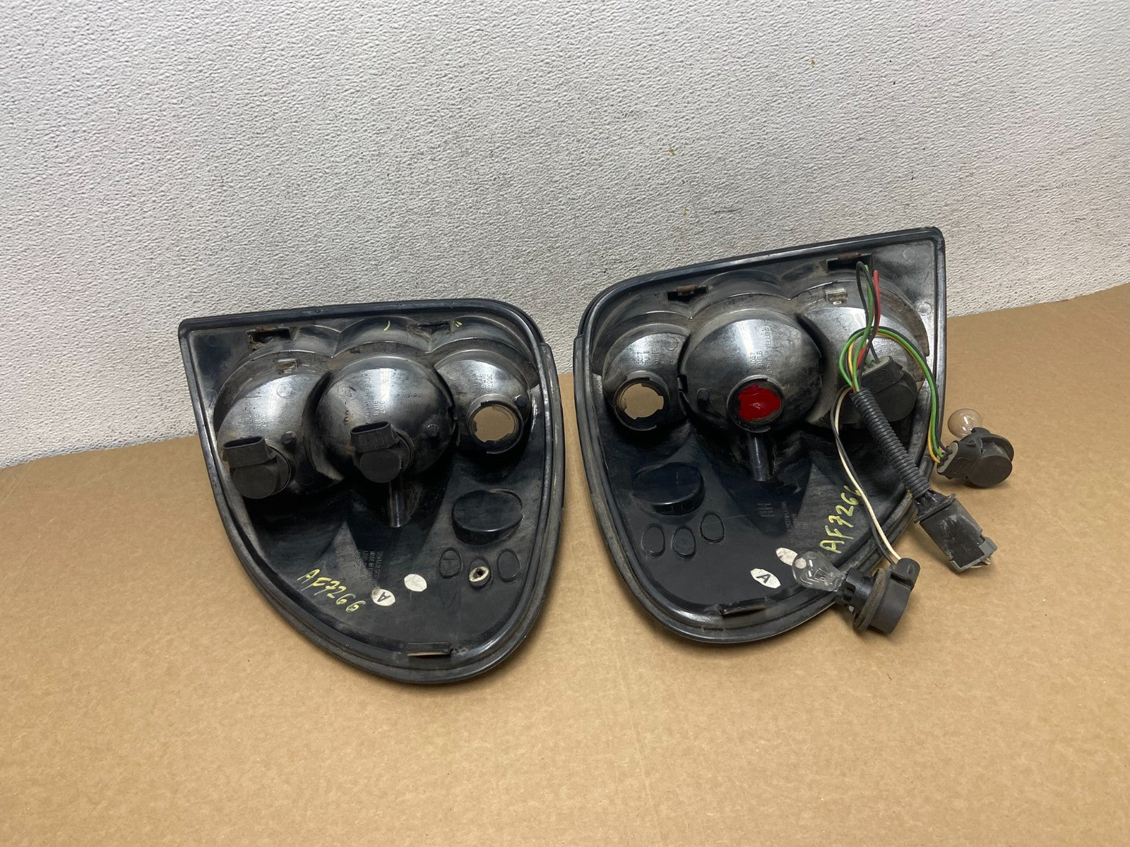 2001 to 2007 Dodge Grand Caravan Left+Right Set Side Black Tail Lights AF7266 DG8