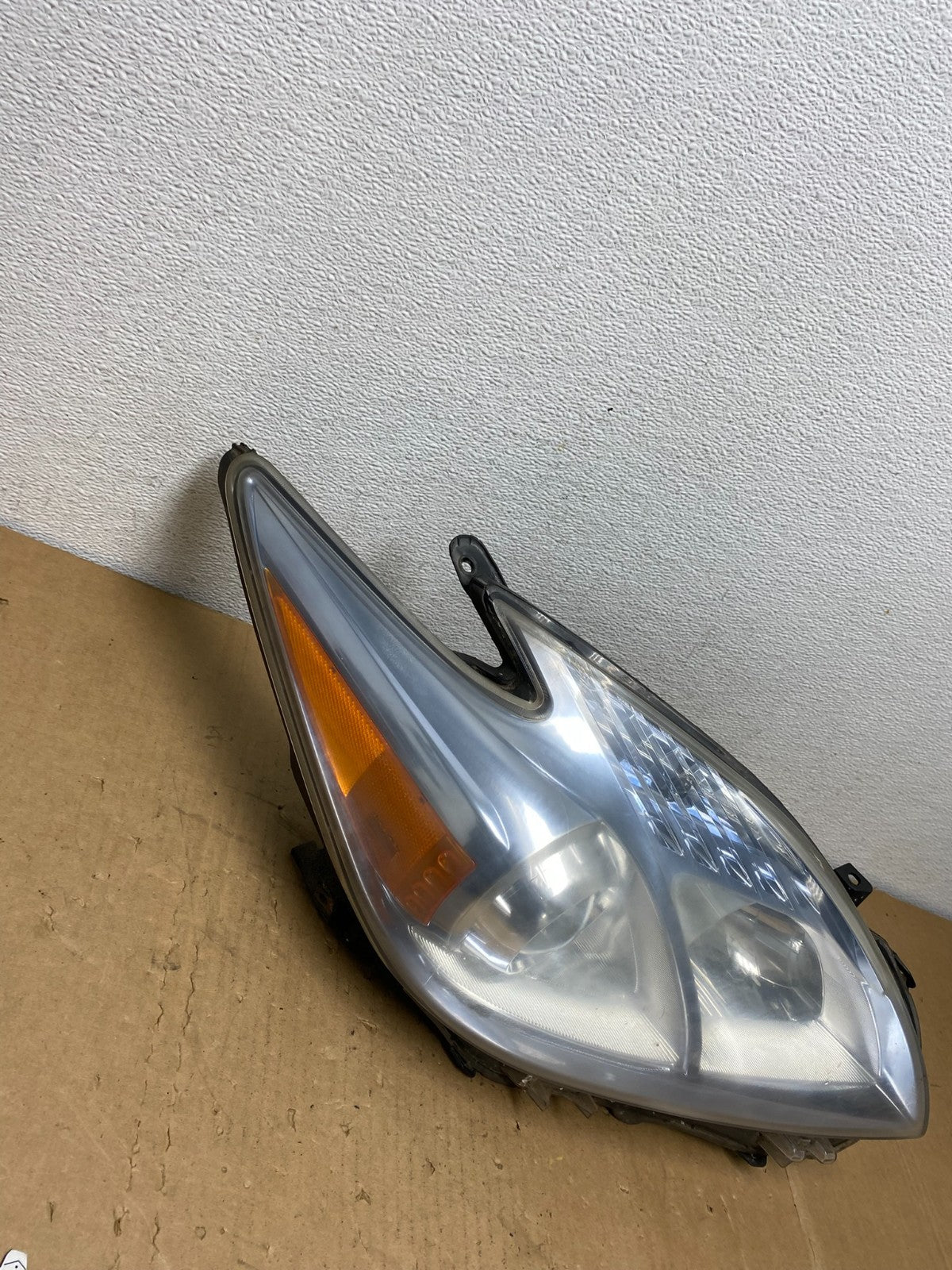 2010 - 2011 Toyota Prius Right Passenger Rh Blue Halogen Headlight AC8568 DW2