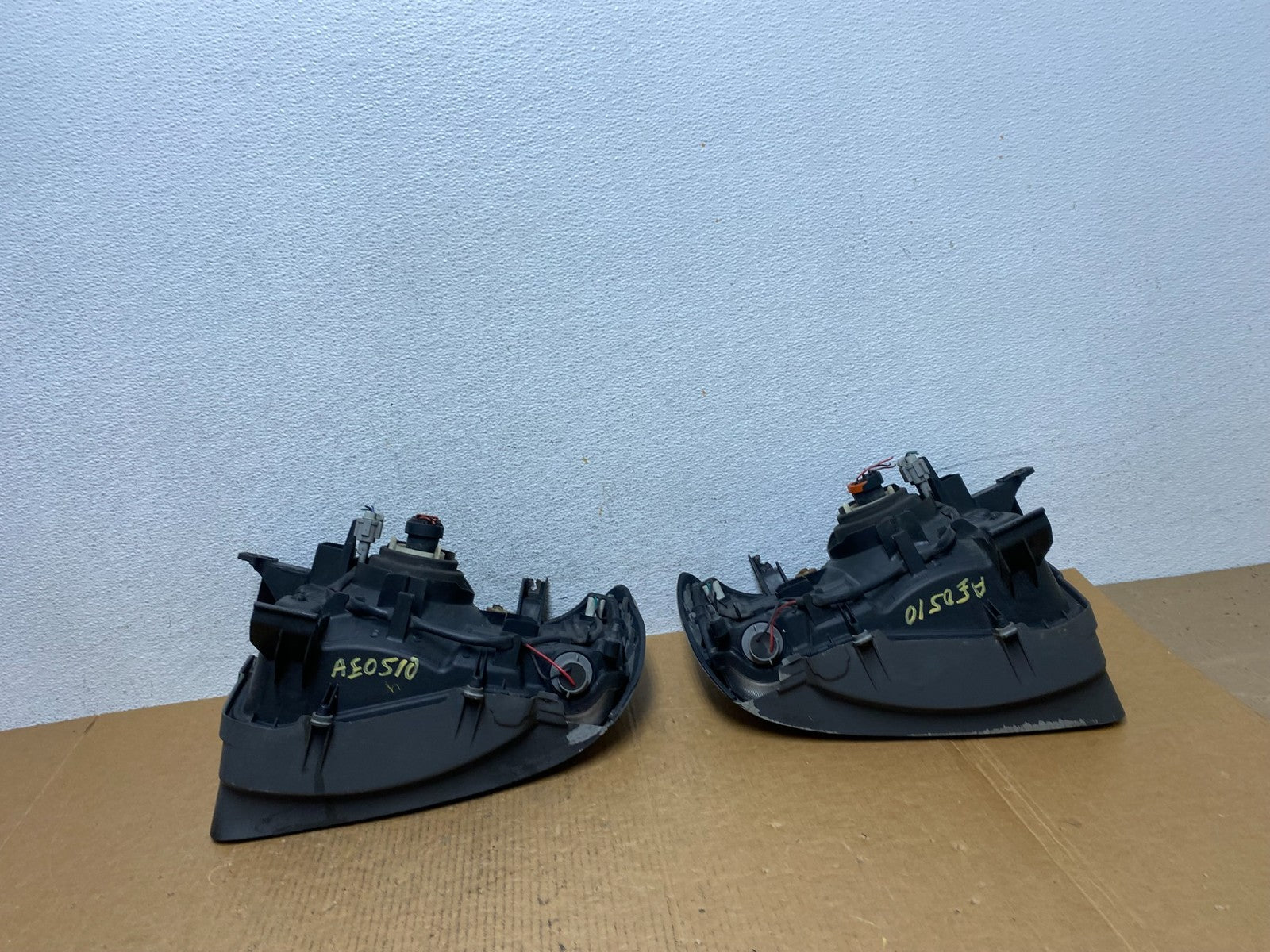 2002 2003 2004 Nissan Xterra Left+Right Side Headlights AE0510 DW10