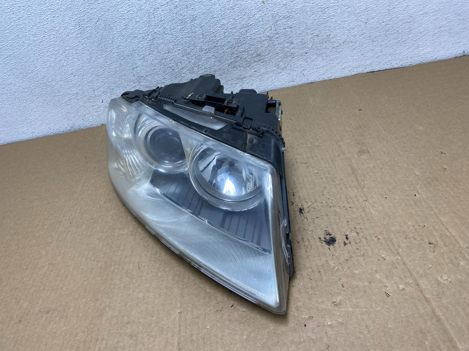 2004 - 2005 Audi A8 Right Passenger RH Headlight AFS Xenon HID AG2079 DW1
