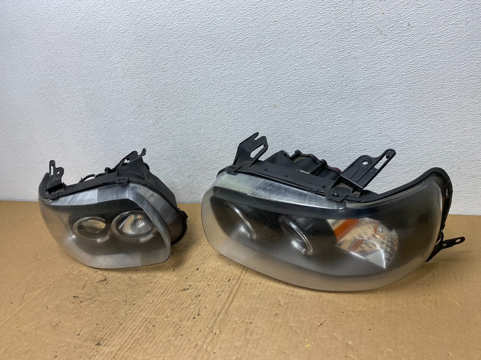 2005 - 2007 Ford Escape Left+Right Set LED Black Headlight AC7788 DG1