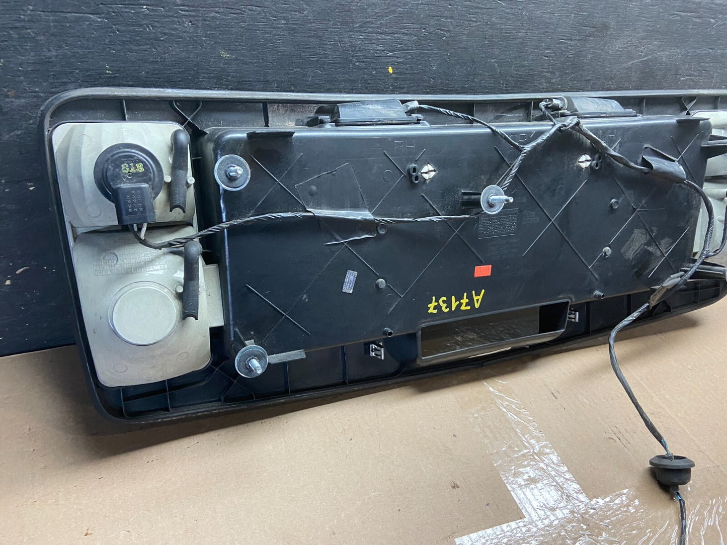 2004-2009 Cadillac SRX Trunk Panel Lid Backup License Plate A7137 OEM5