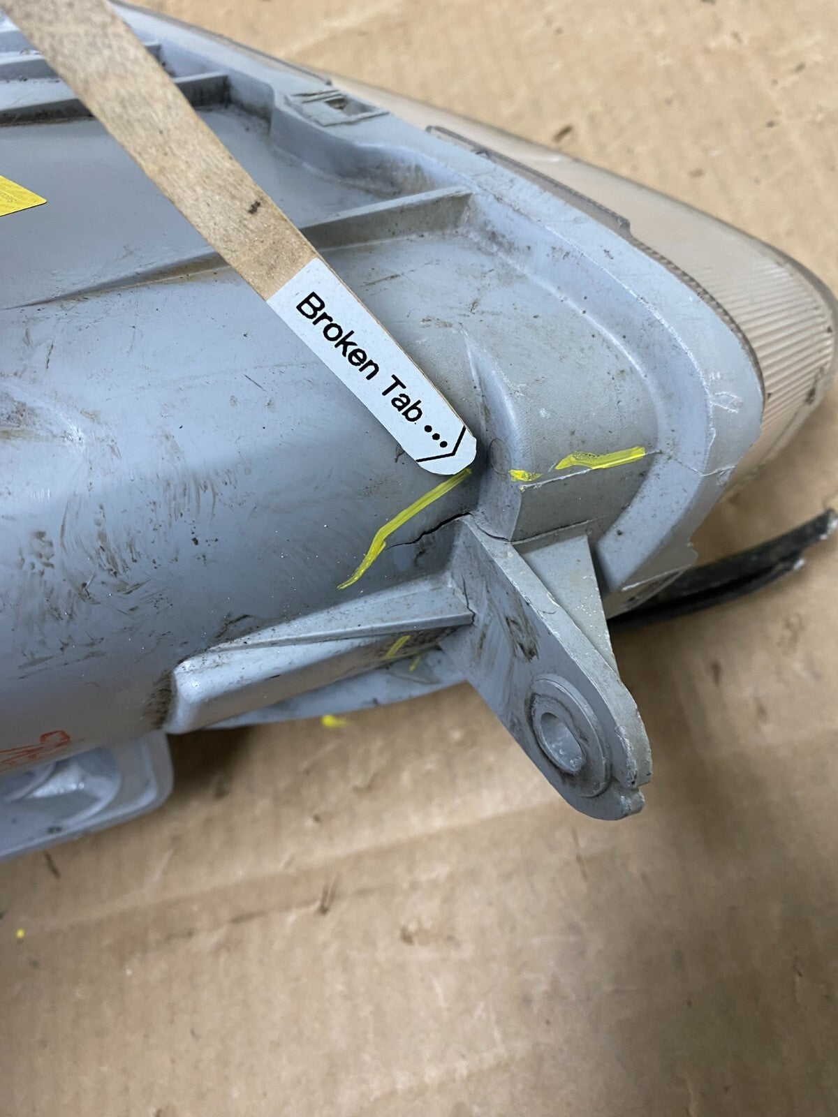 2000 to 2002 Daewoo Nubira Station Wagon Right Side Headlight OEM D94739