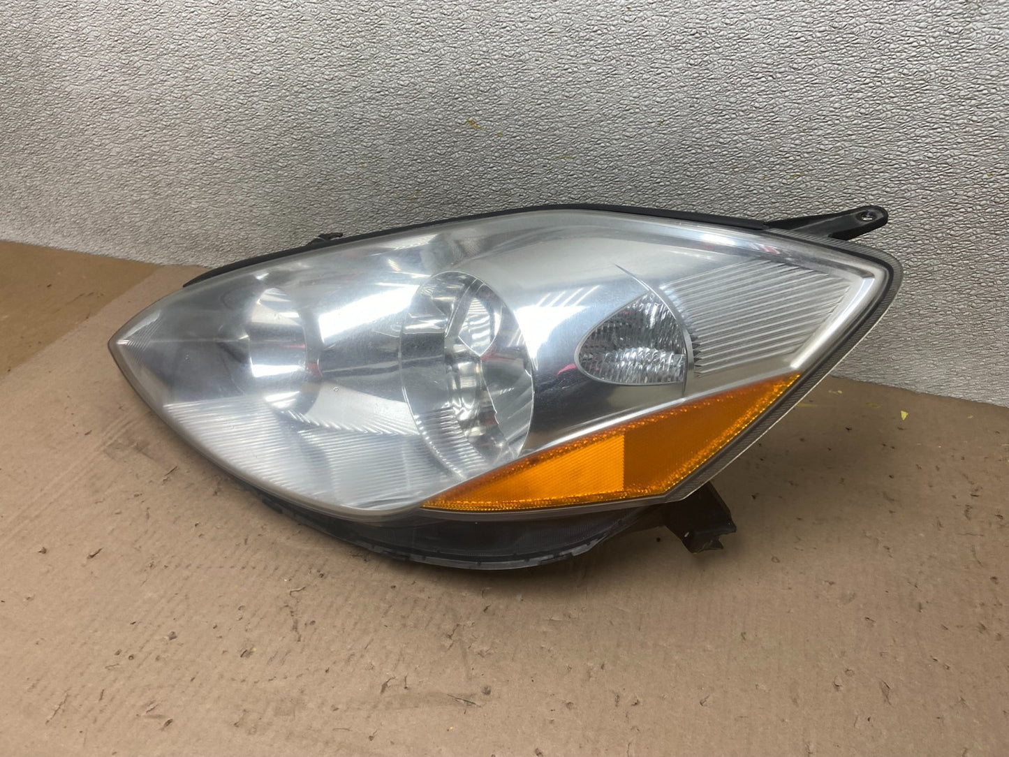 2006 to 2010 Toyota Sienna Left Driver Lh Side Headlight Halogen AA0560 DW1