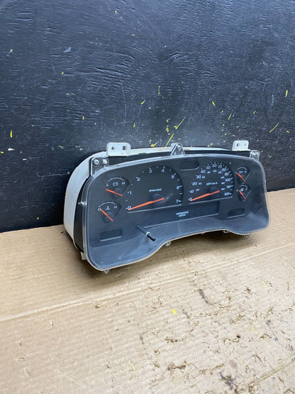 2003 Dodge Durango 4.7L Speedometer Instrument Cluster Gauge OEM X1335 DG1