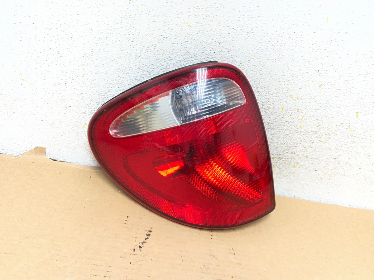 2004 to 2007 Dodge Grand Caravan Left Driver Lh Tail Light AH7860 LK0