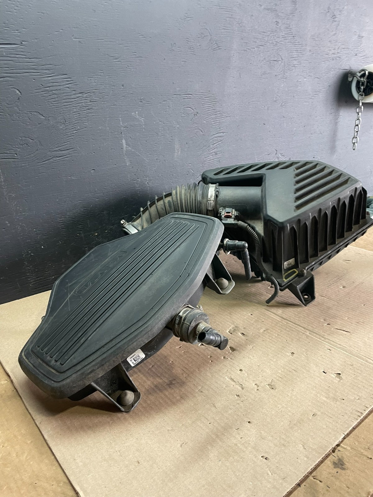 2017-2019 Cadillac XT5 3.6L Air Cleaner Housing Box OEM ab7842 DG5