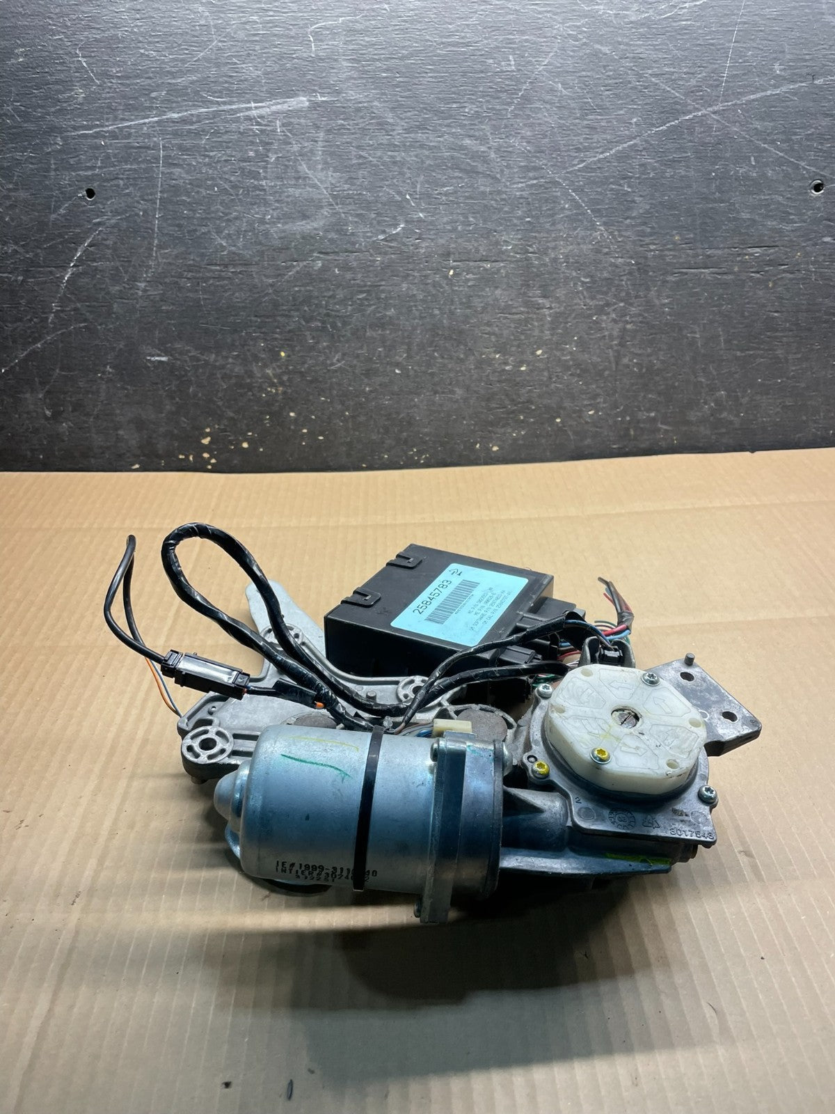 GMC Acadia Yukon Tahoe  Rear Trunk Liftgate Power Motor Actuator OEM x8747 DG1