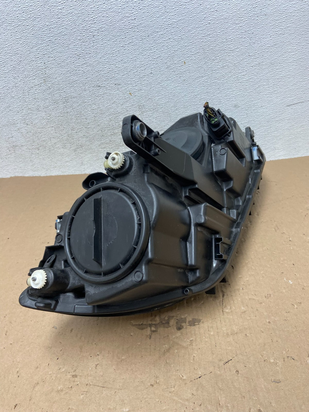 2012 to 2018 Volkswagen Tiguan Left Driver LH Halogen Headlight AD7752 DW5