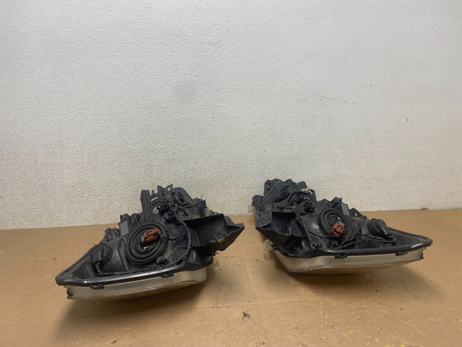 2004 to 2007 Nissan Armada Left+Right Side Set Headlights Oem M4135 DW21