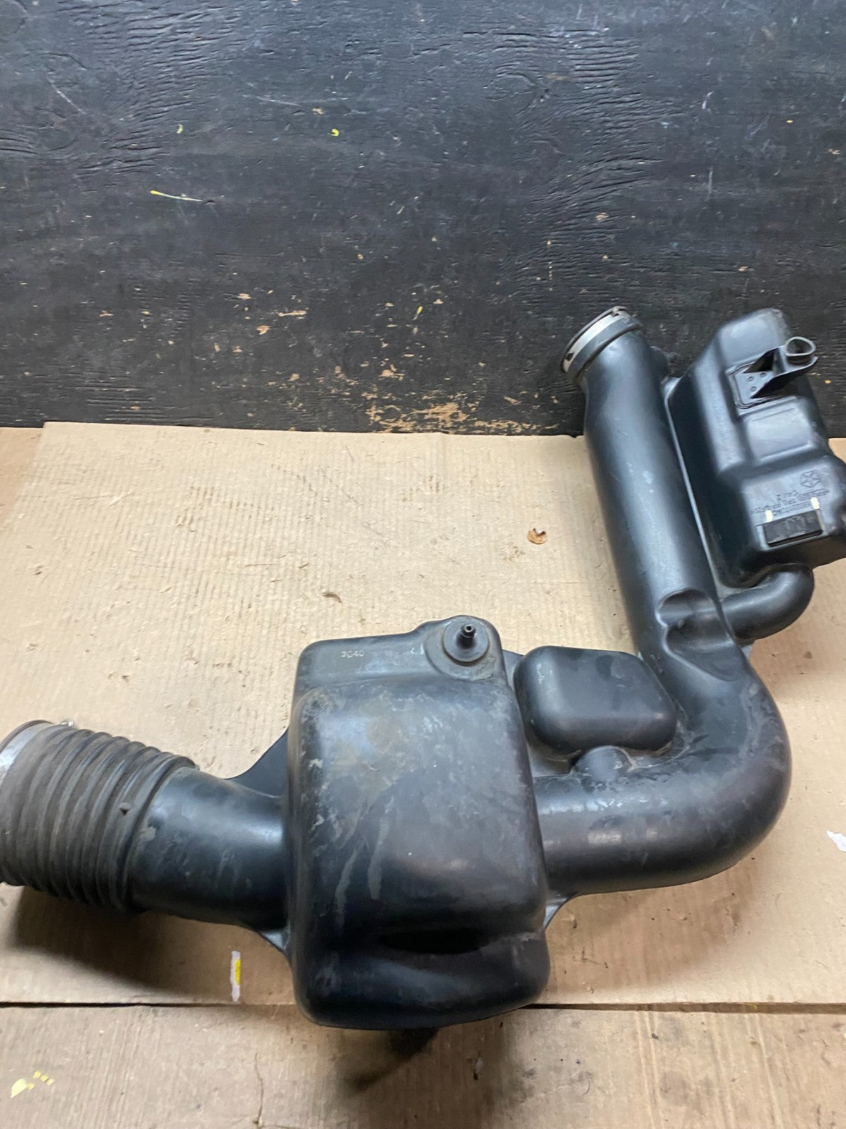 2011 - 2013 Dodge Durango 3.6L Resonator Air Intake Tube OEM  u7736 DG7