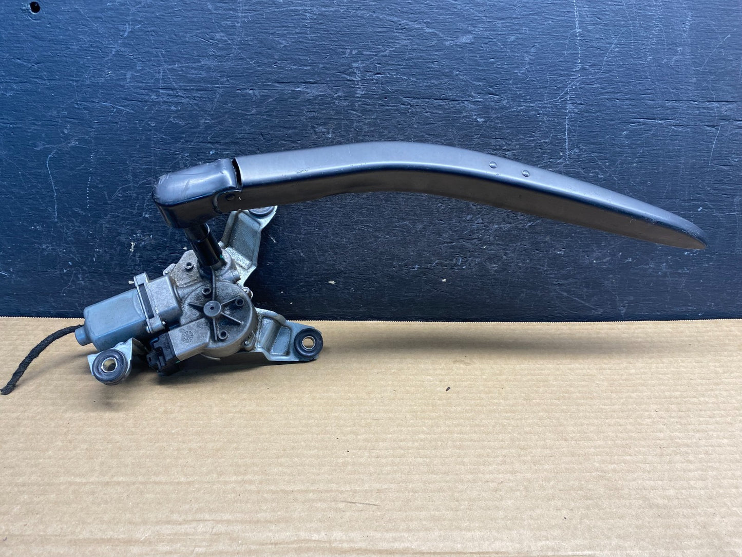 2017-2023 GMC Acadia Tailgate Back Door Rear Wiper Motor Wiper AF6717 DG0