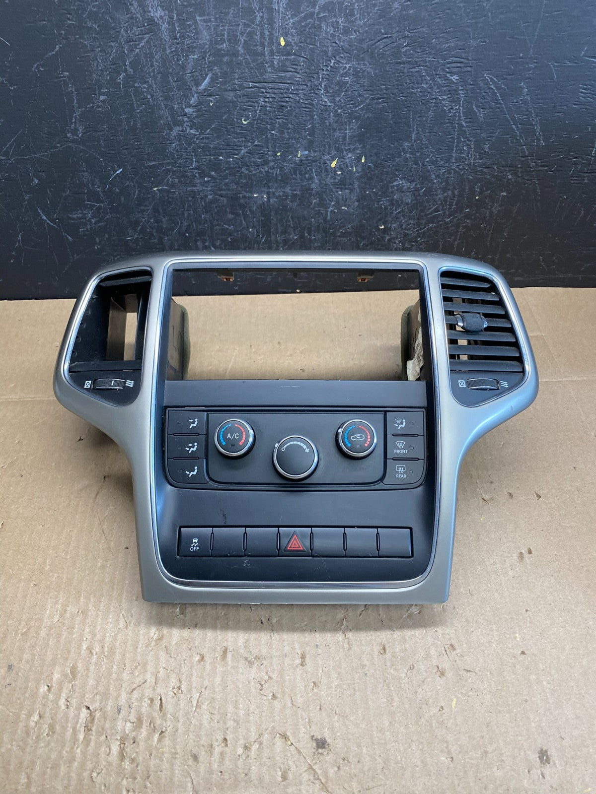 2011-2013 Jeep Grand Cherokee Center Radio Climate Control Bezel Vent AC6536 DG0