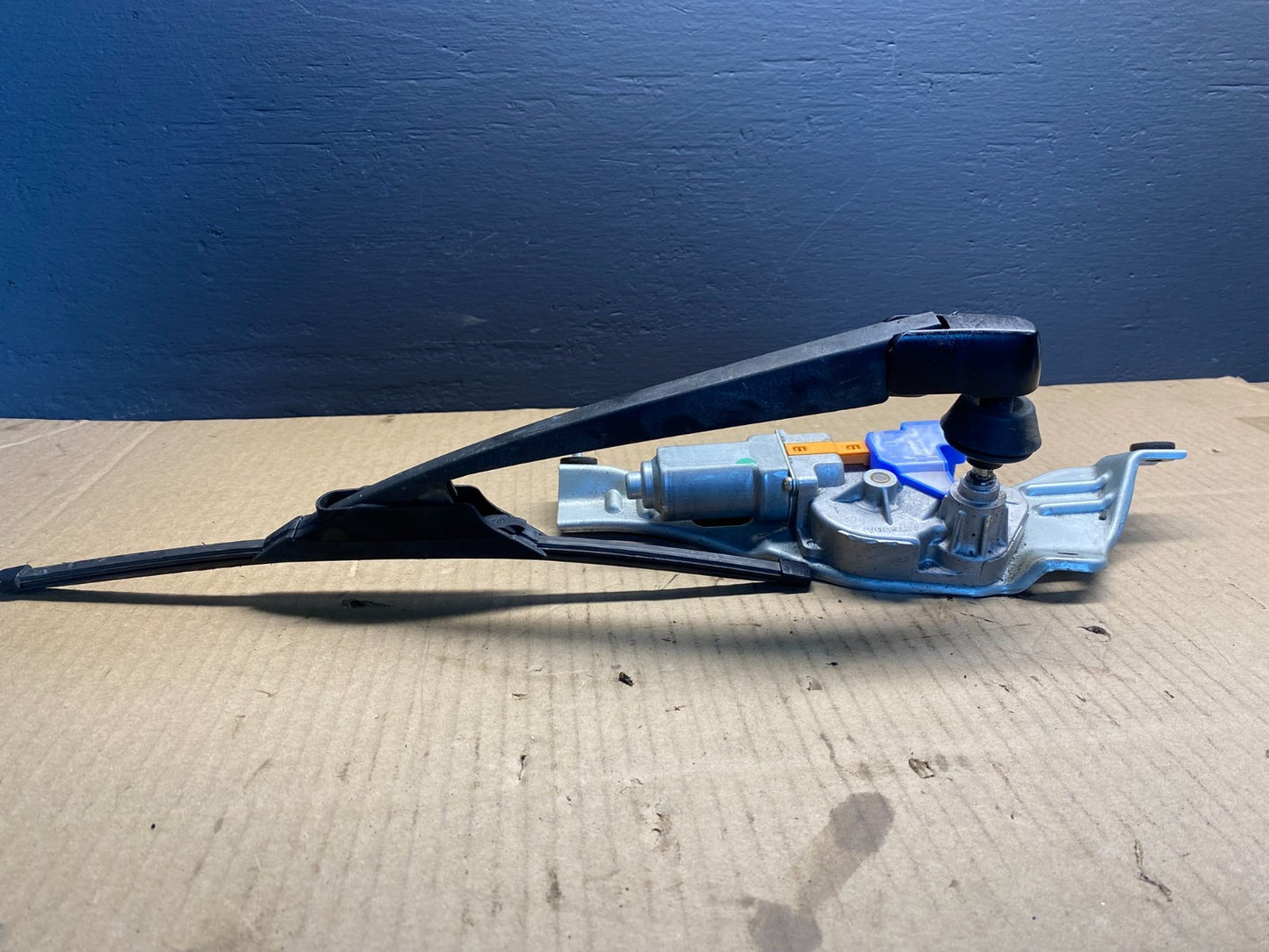 2009 to 2013 Subaru Forester Rear Windshield Washer Wiper Motor AB41823