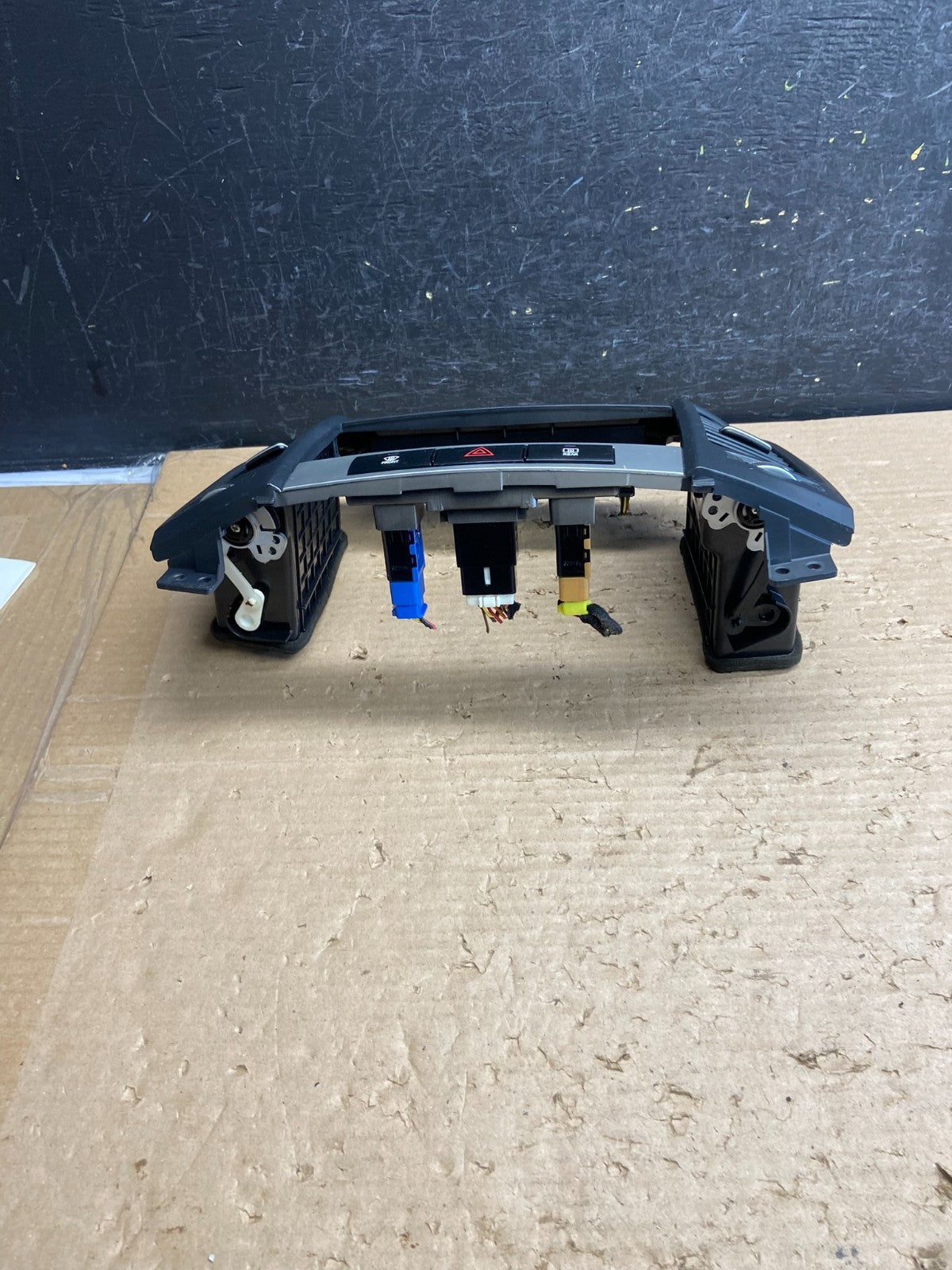 2007 to 2009 Hyundai Santa Fe Center Dashboard Radio Bezel Trim ag8552 DG3