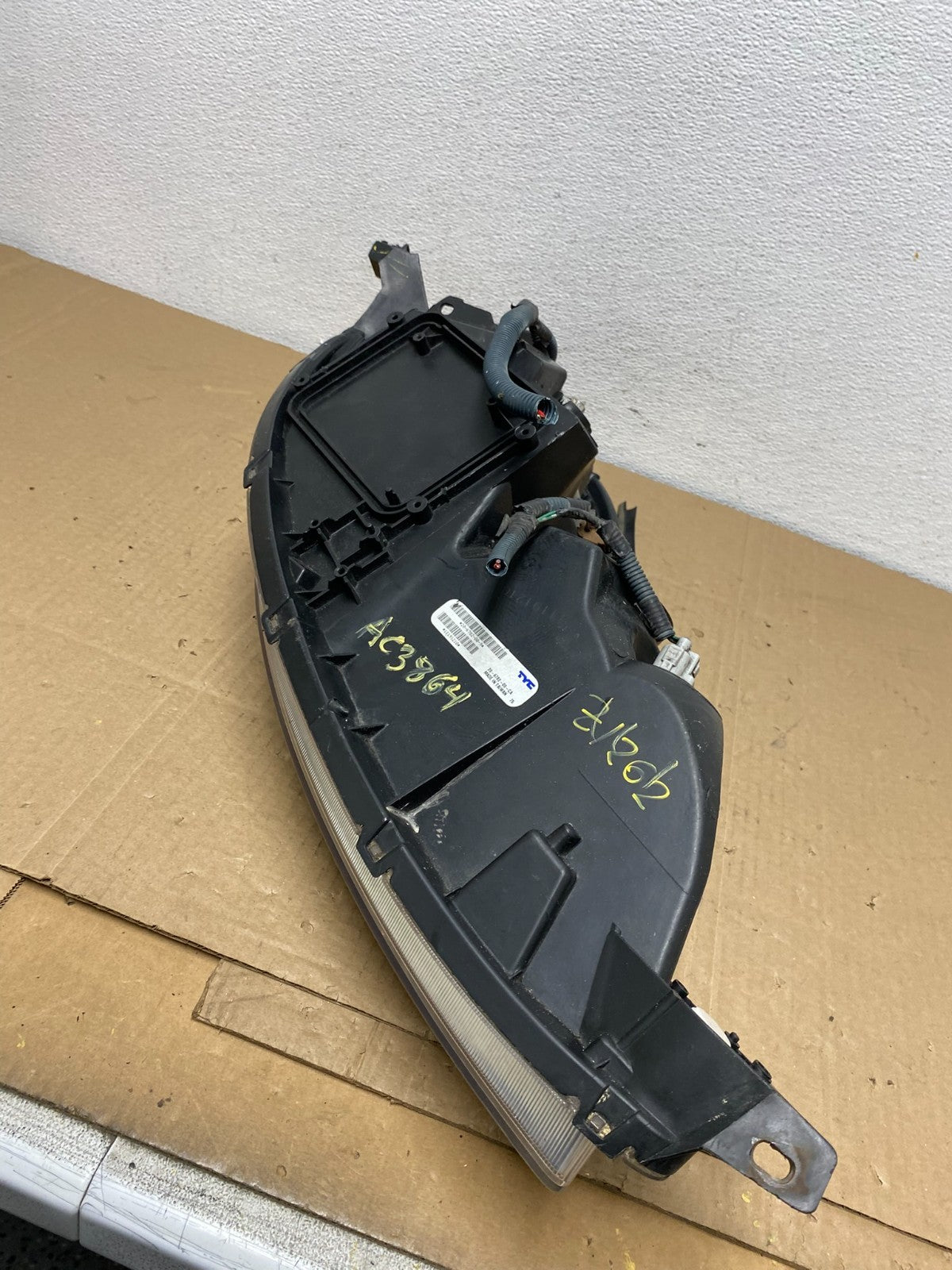 2006 to 2010 Toyota Sienna Left Driver Lh Side Headlight Halogen TYC AC3864 DW9