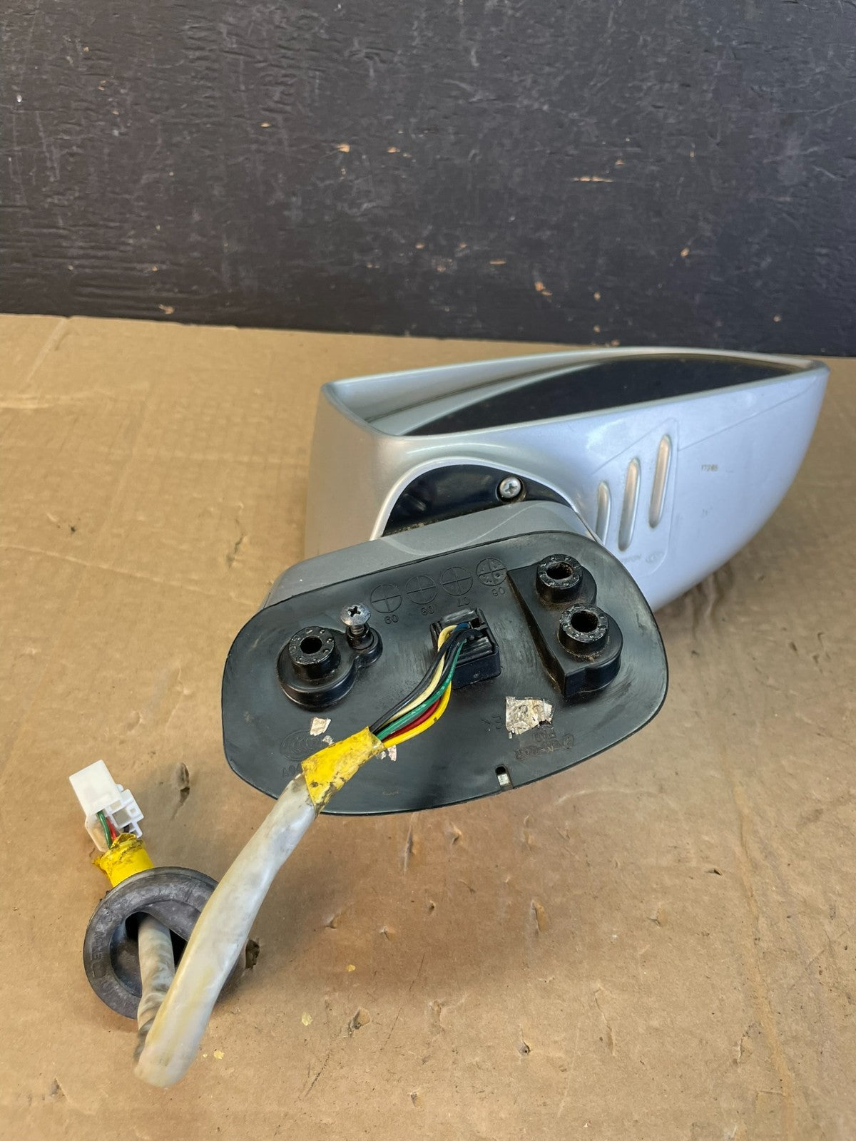 2007 - 2009 Kia Rondo Right Passenger RH Side View Door Mirror AC98444