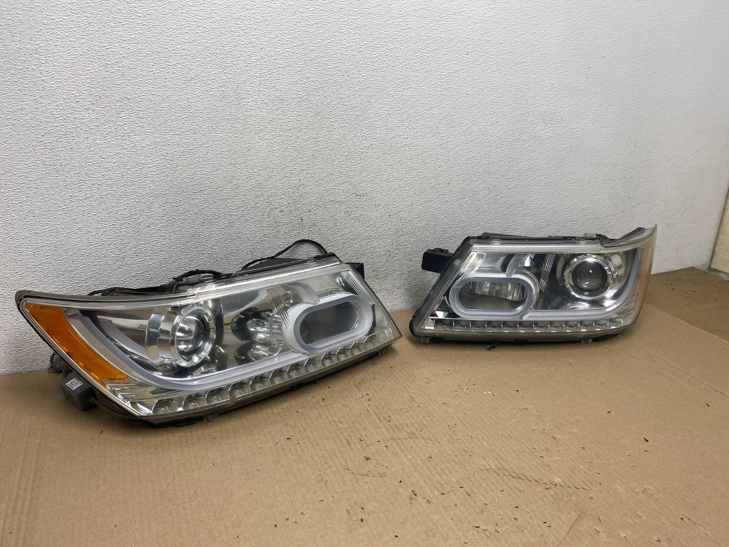 2009 to 2017 Dodge Journey Left+Right Set LED Headlights ae9579 DG2