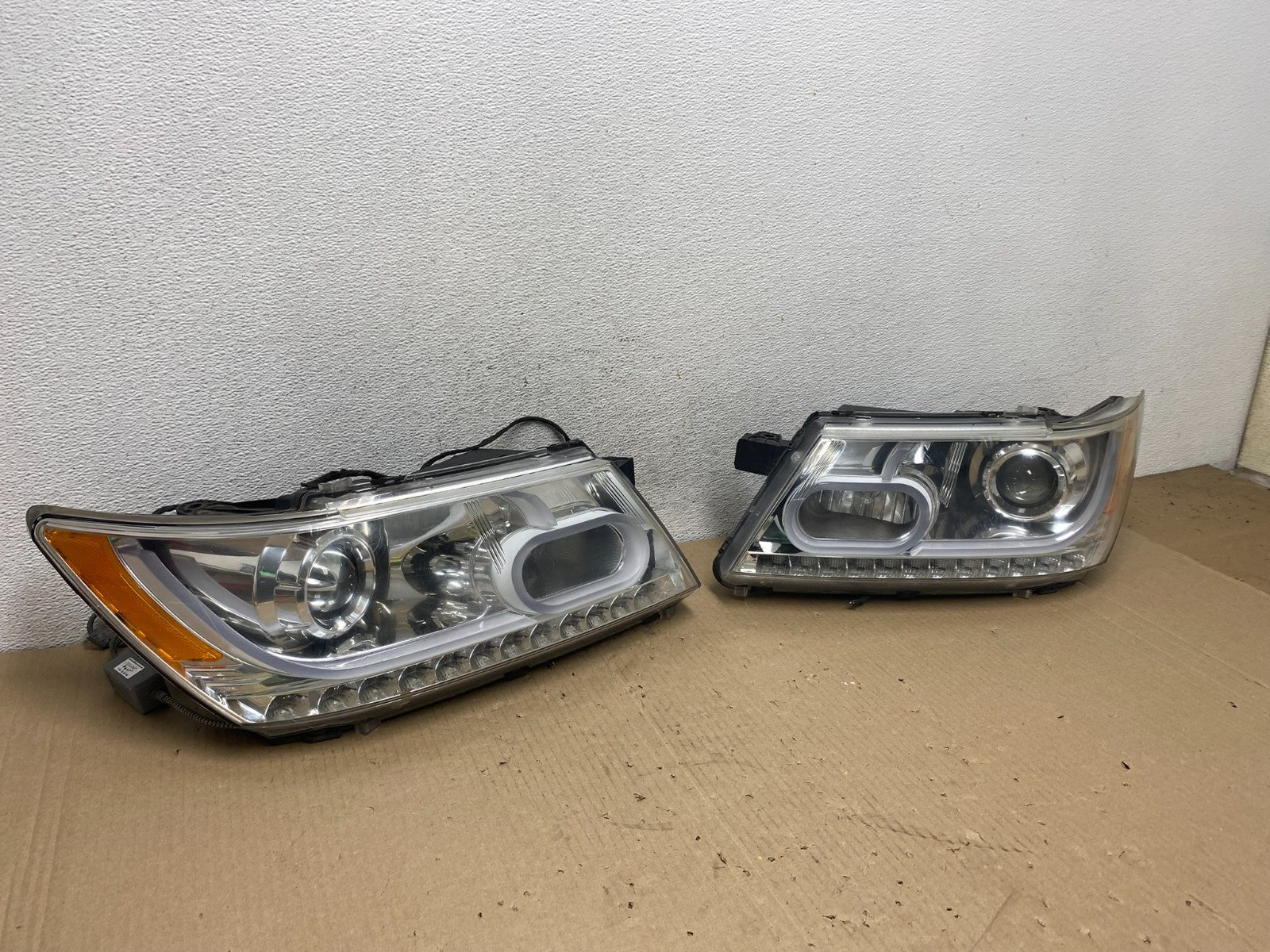 2009 to 2017 Dodge Journey Left+Right Set LED Headlights ae9579 DG2