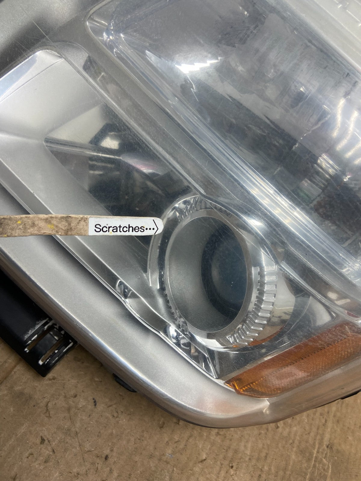 2010 to 2015 GMC Terrain Halogen Left Driver Lh Side Headlight AA6525 DW3