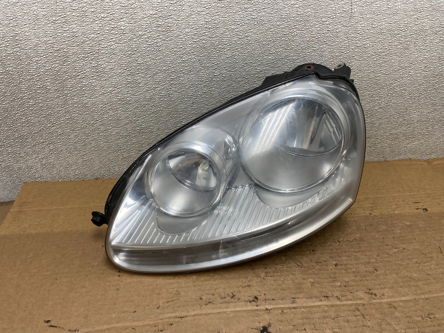 2005 to 2010 Volkswagen Jetta Left Driver LH Side Headlight Halogen AB3342 DW0