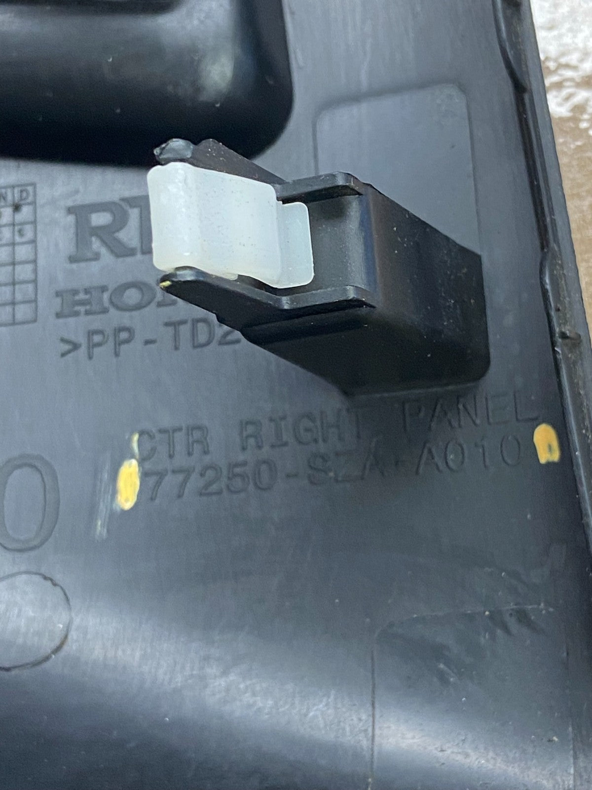 2009-2015 Honda Pilot Right Passenger Dash Vent Center Panel Bezel AD6857 DG4