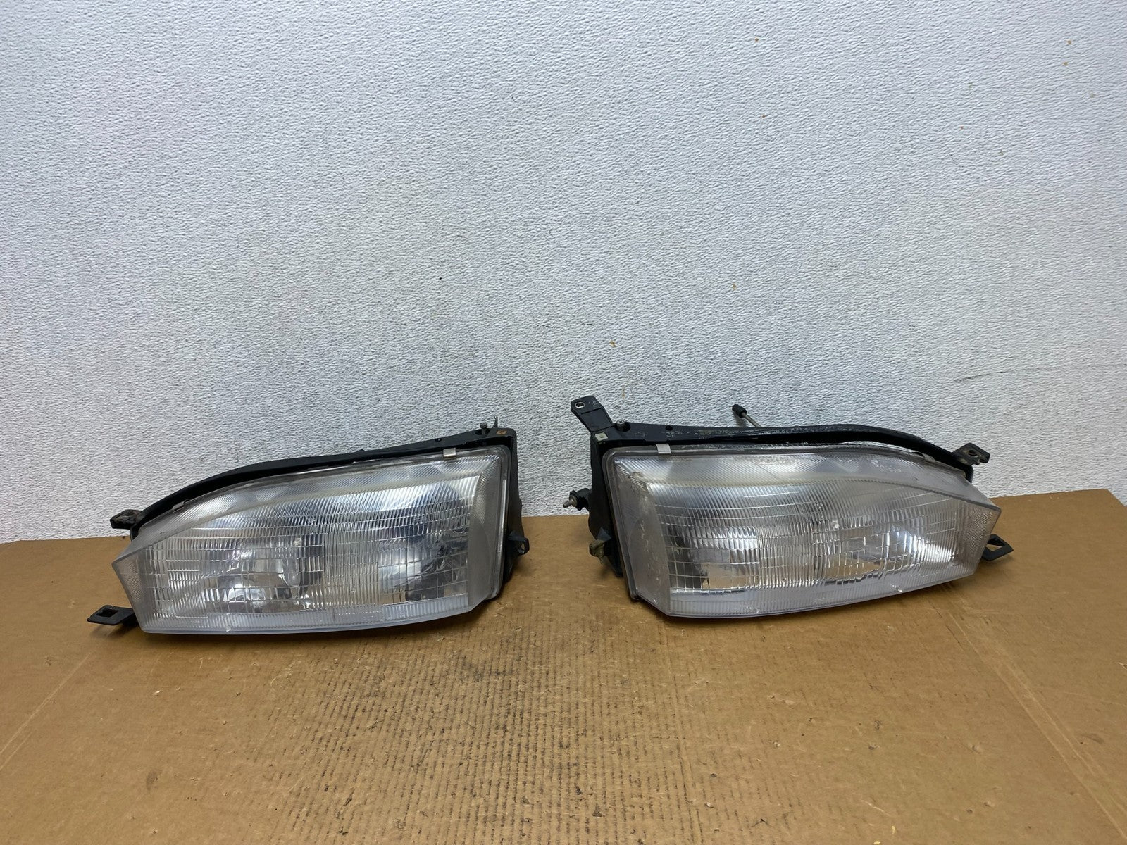 1992 1993 1994 Toyota Camry Left+Right Halogen Headlights TYC AE0308 DW0