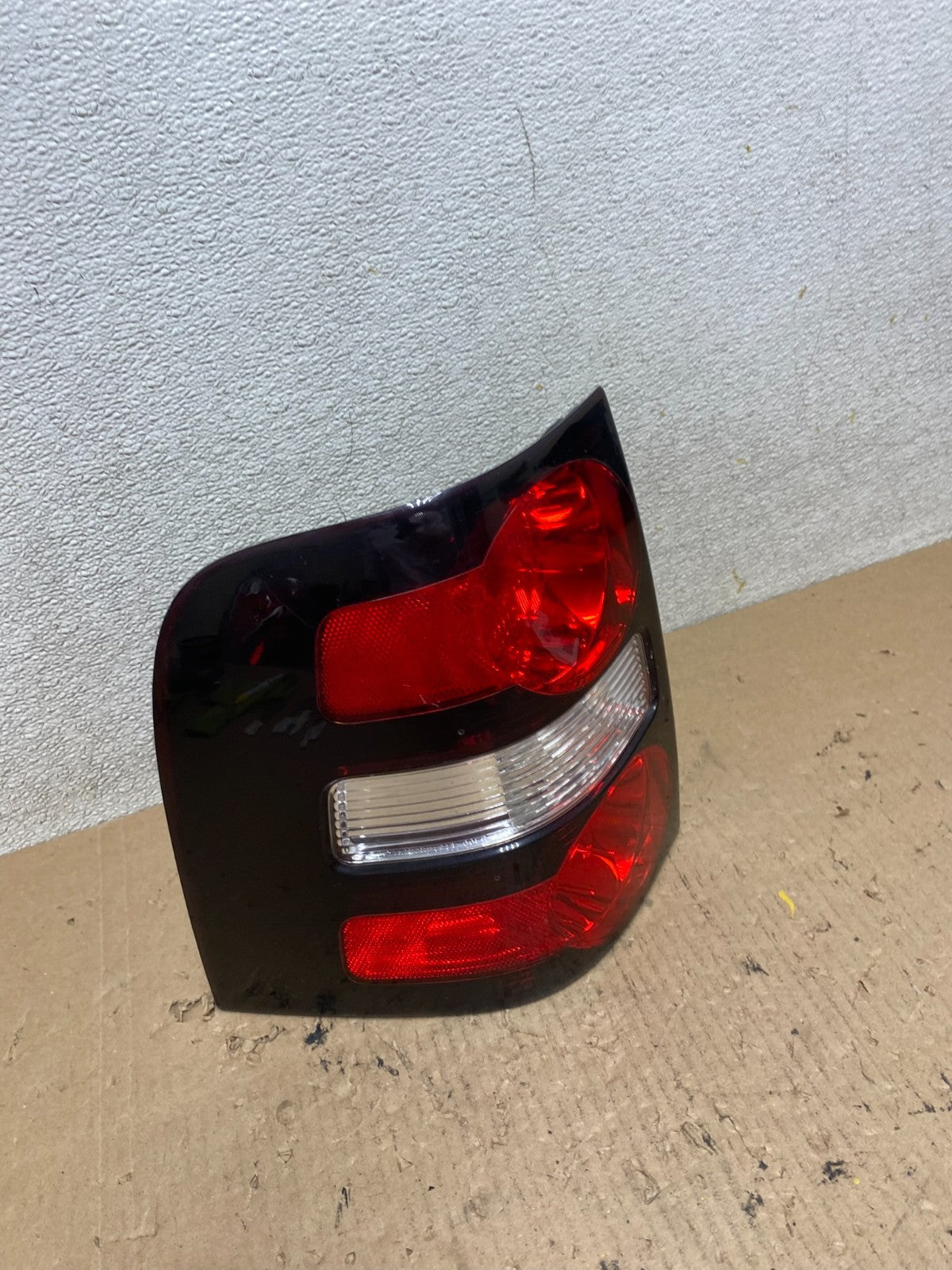 2006 to 2010 Ford Explorer Left Driver Lh Side Tail light OEM R8339 DW2