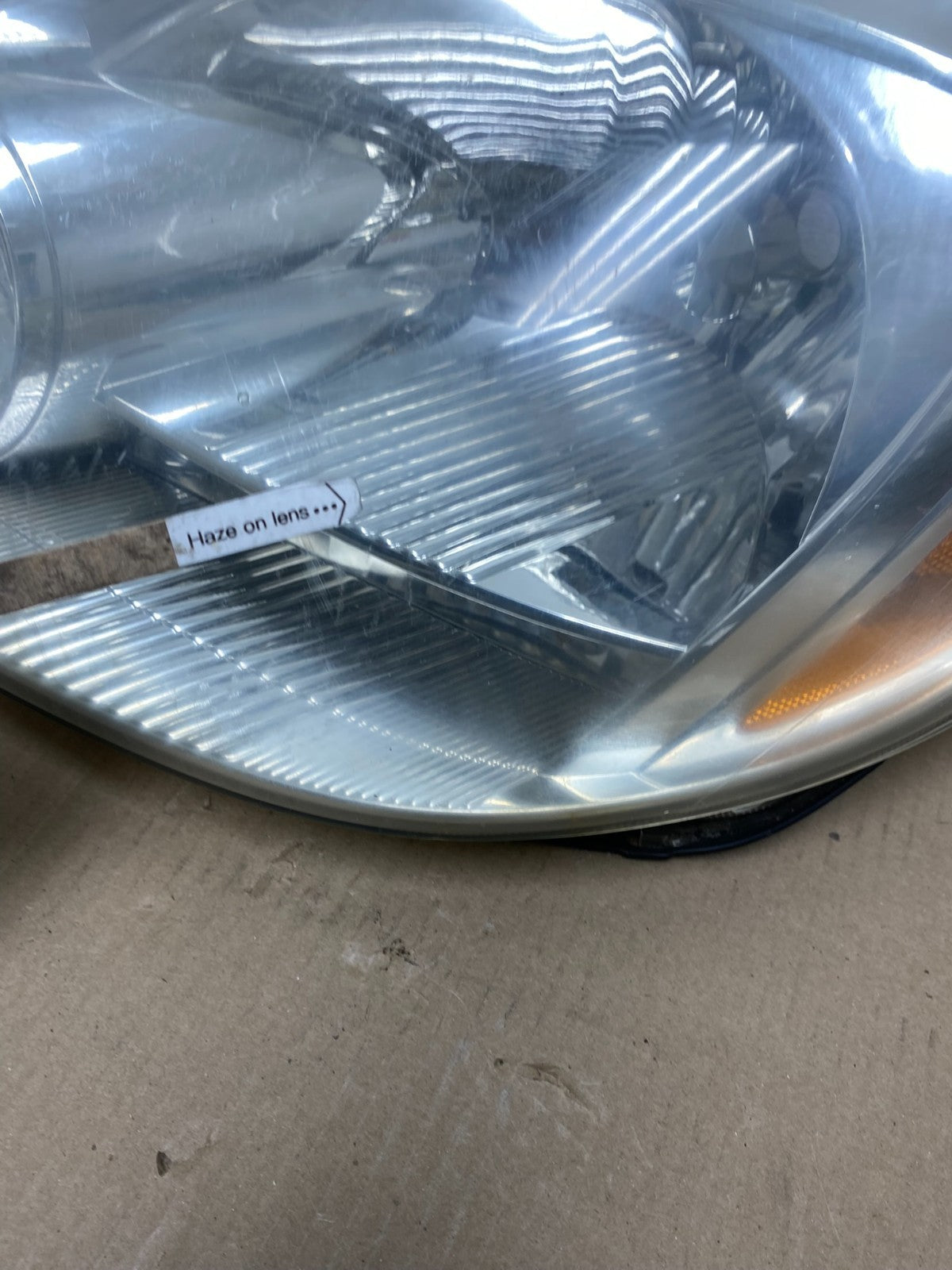 2004-2005 Toyota Sienna Left Driver LH Side Halogen Headlight AF5780 DW4