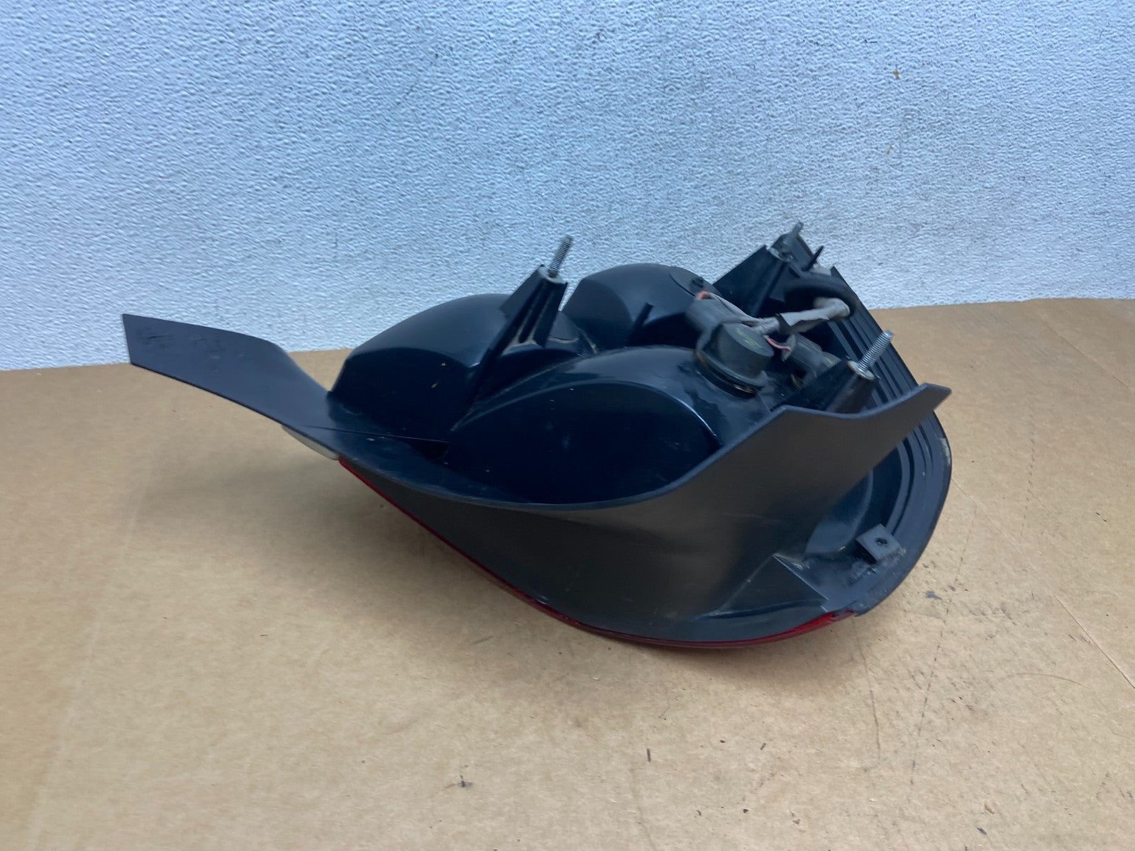1998-2003 Ford Crown Victoria Right Passenger Rh Side Tail Light AE2967 DG4
