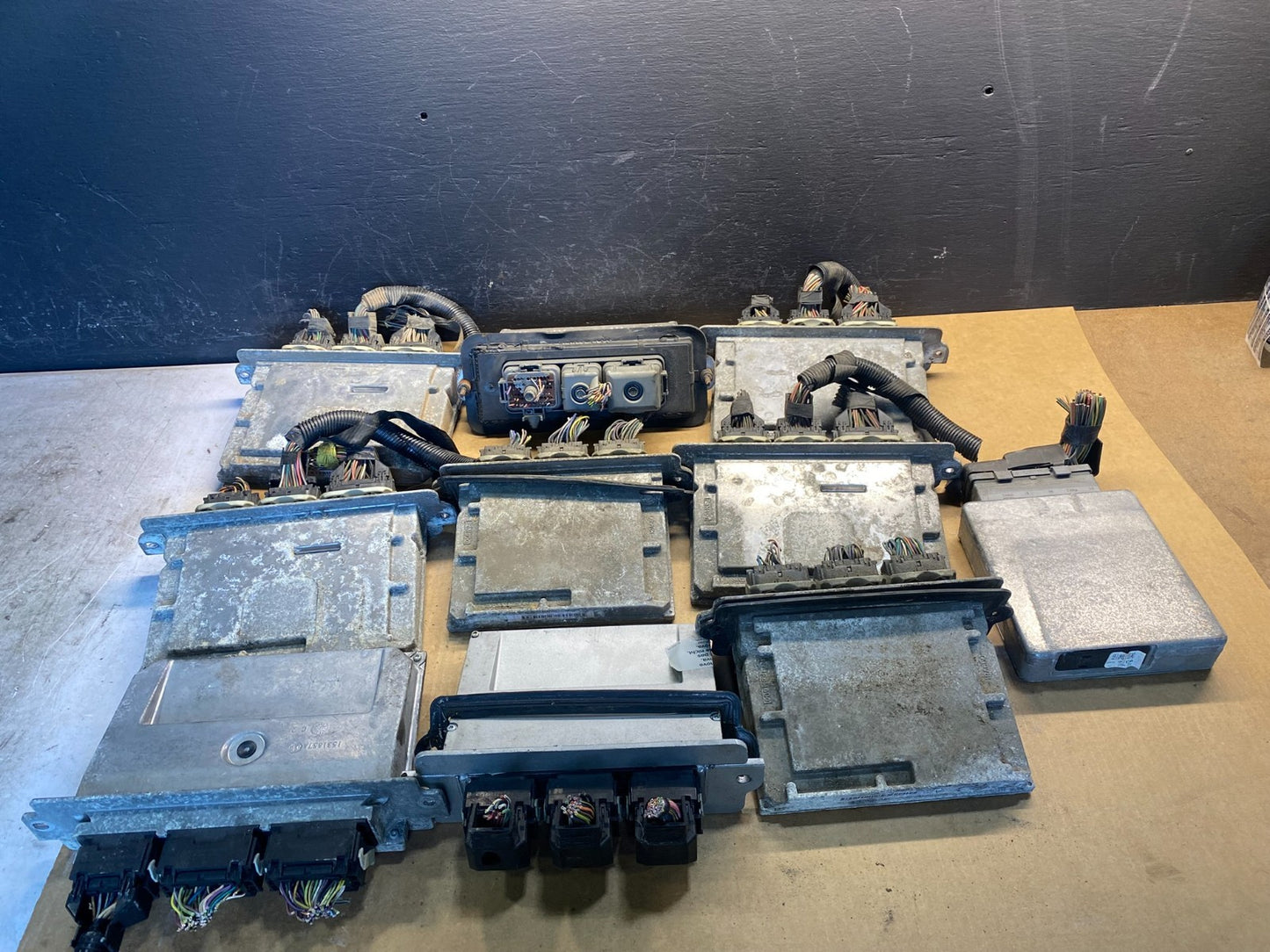 Mix of 10 Ford ECM Engine Computer Module AC68881