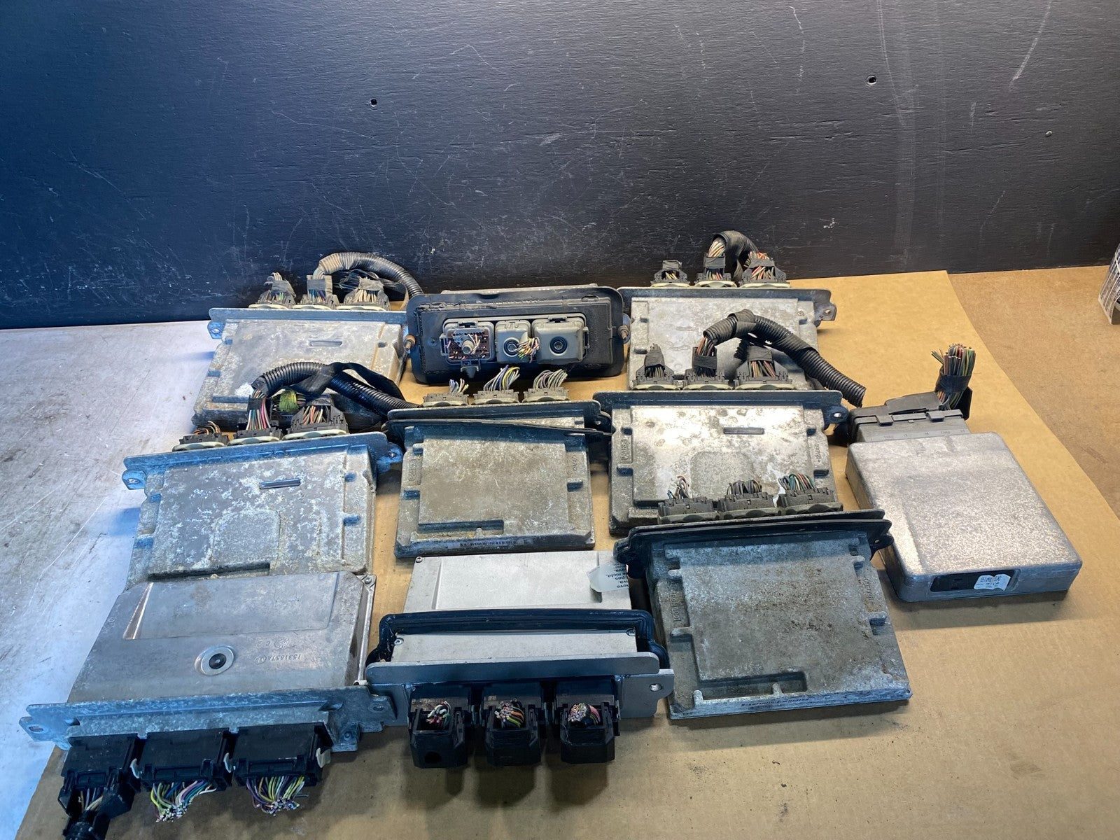 Mix of 10 Ford ECM Engine Computer Module AC68881