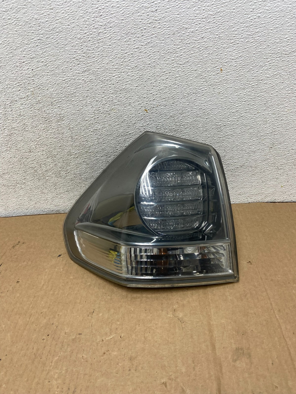 2006 to 2007 Lexus RX400H Left Driver LH Side Tail Light AG2022 DW0