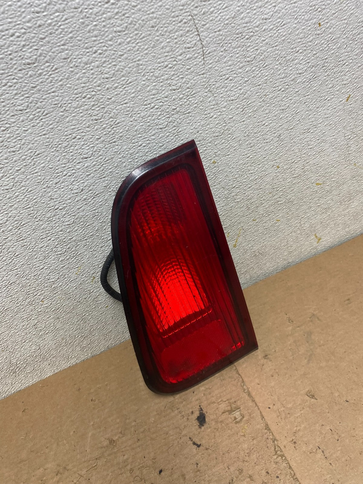 2003-2006 Lincoln Navigator Right Passenger RH Inner Tail Light OEM P6809 DW2