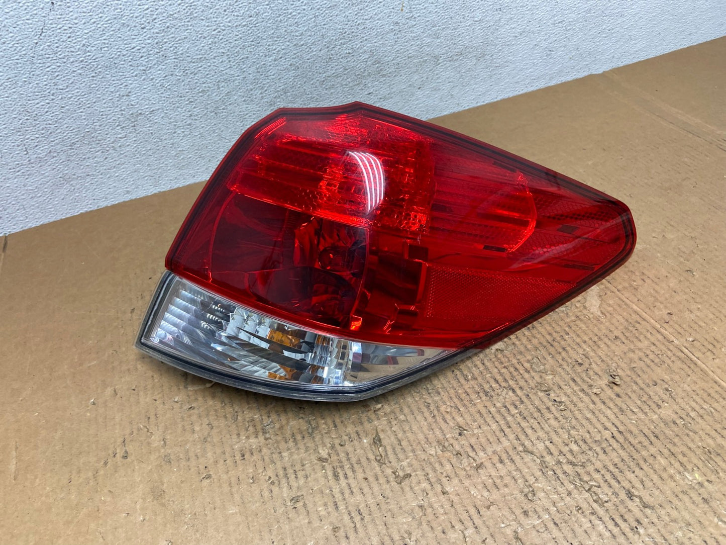 2010-2014 Subaru Outback Wagon Right Passenger Rh Side Tail Light AE2692 LK0