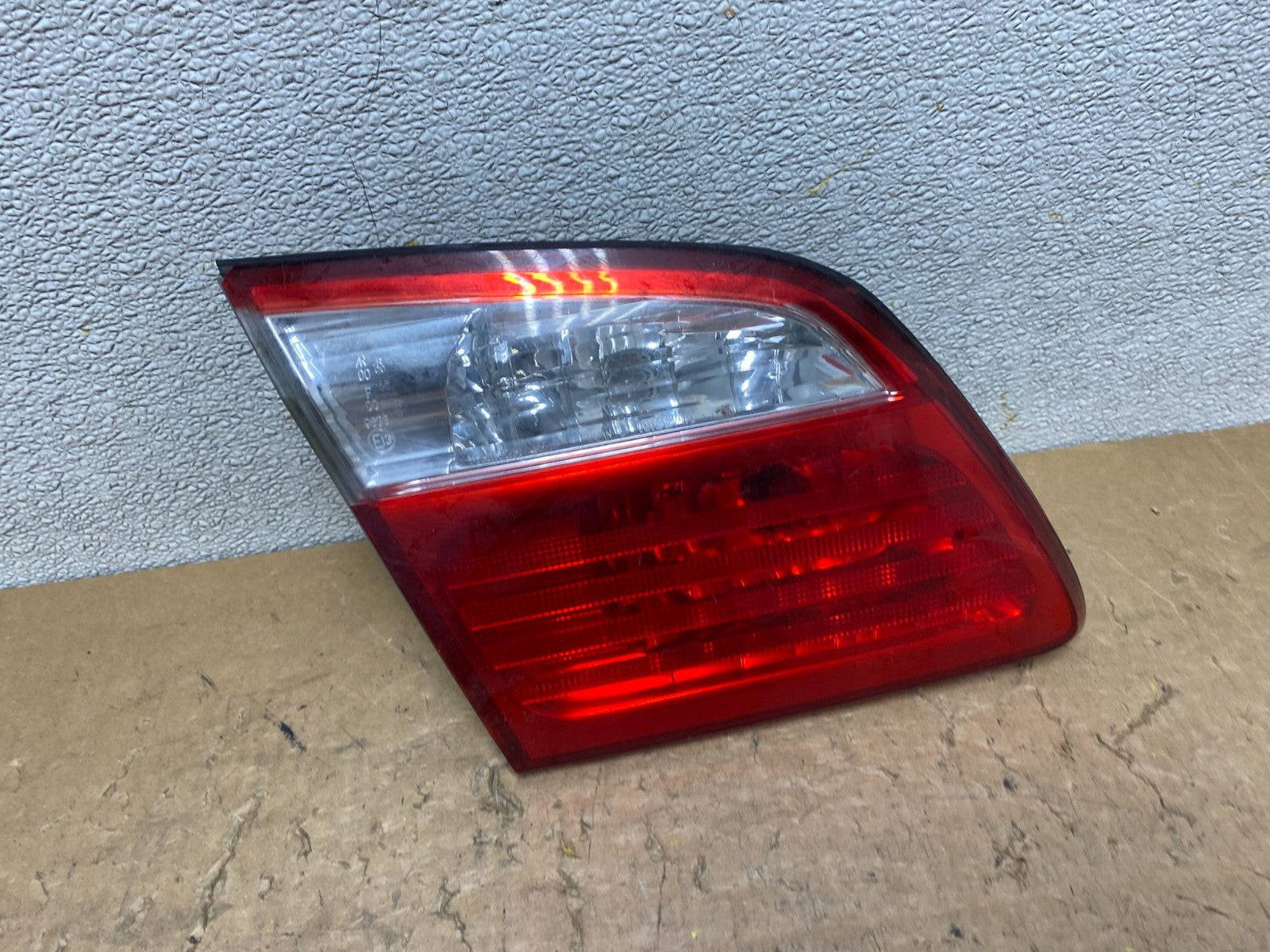 2000-2001 Infiniti i30 Left Driver Lh Side Tail Light Inner Oem V8524 DW0