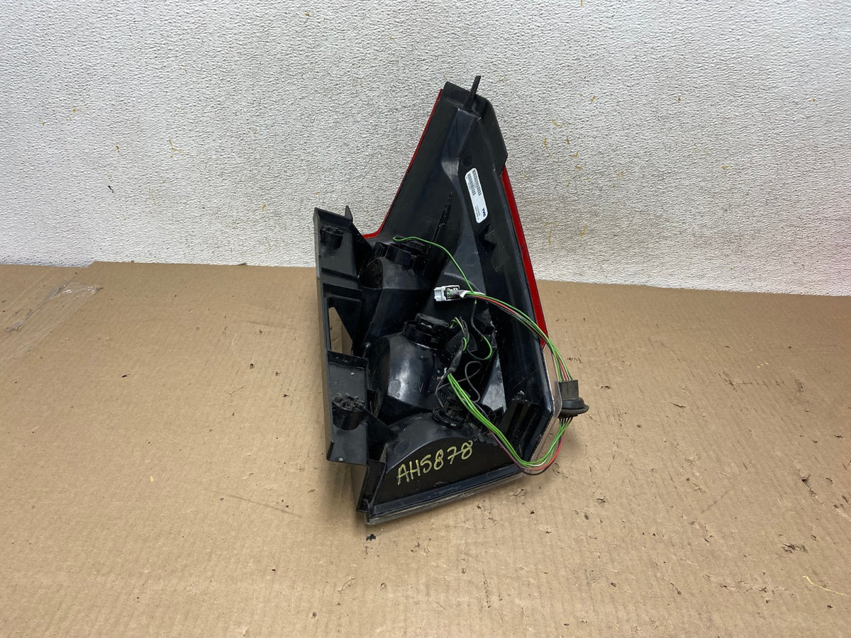 2004 to 2009 Nissan Quest Left Driver Lh Side Tail Light AH5878 LK5