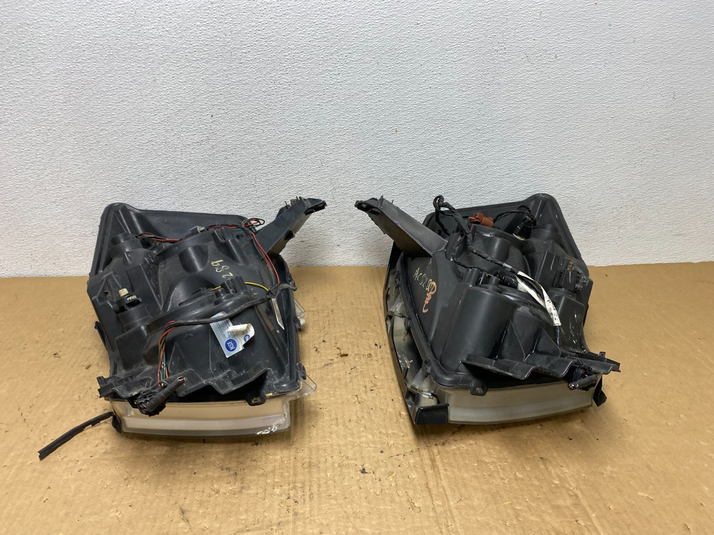 2004 to 2007 Nissan Armada Left+Right Side Set Headlights AC8289 DW9