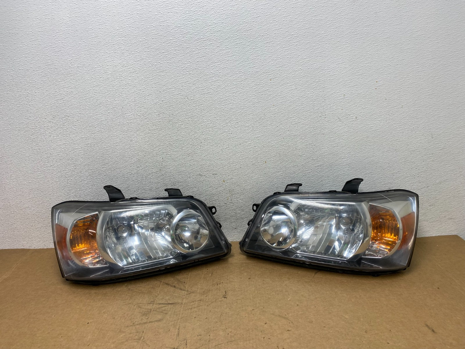 2004 2005 2006 Toyota Highlander Headlights Left+Right Side AD6327 DW0