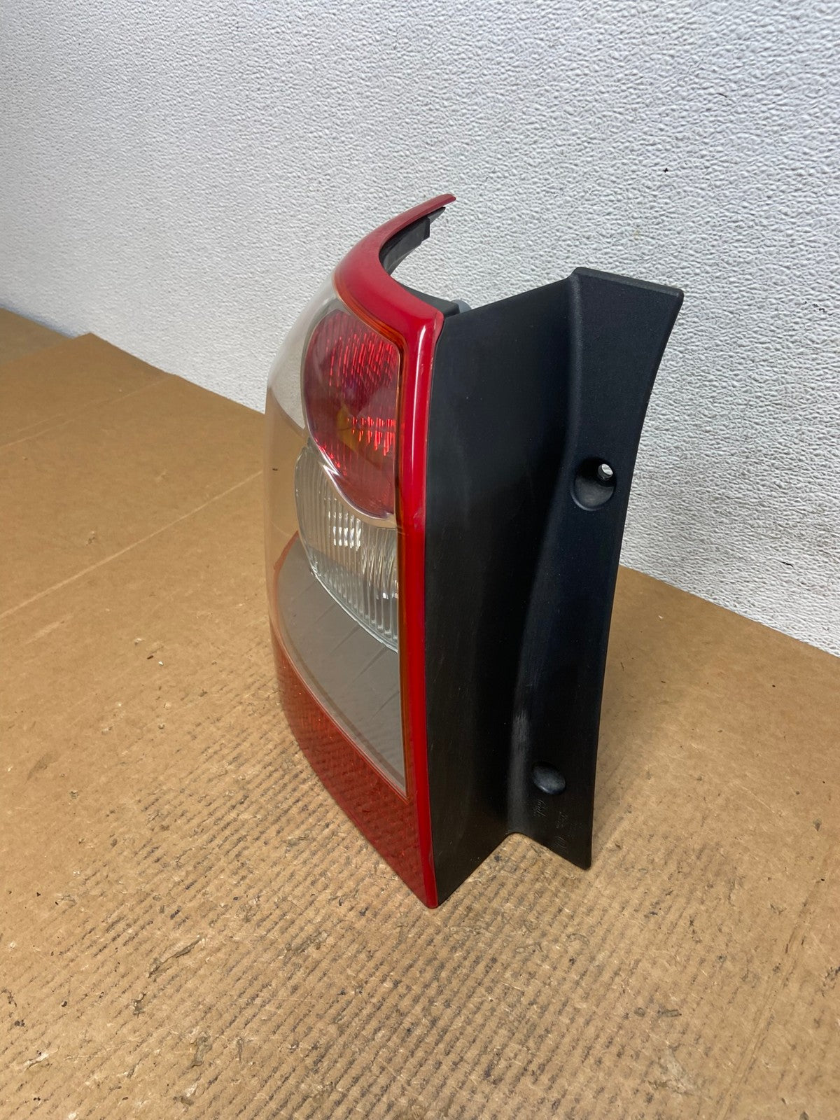 2008 to 2010 Land Rover Lr2 Left Driver LH Side Tail Light AE1264 LK1