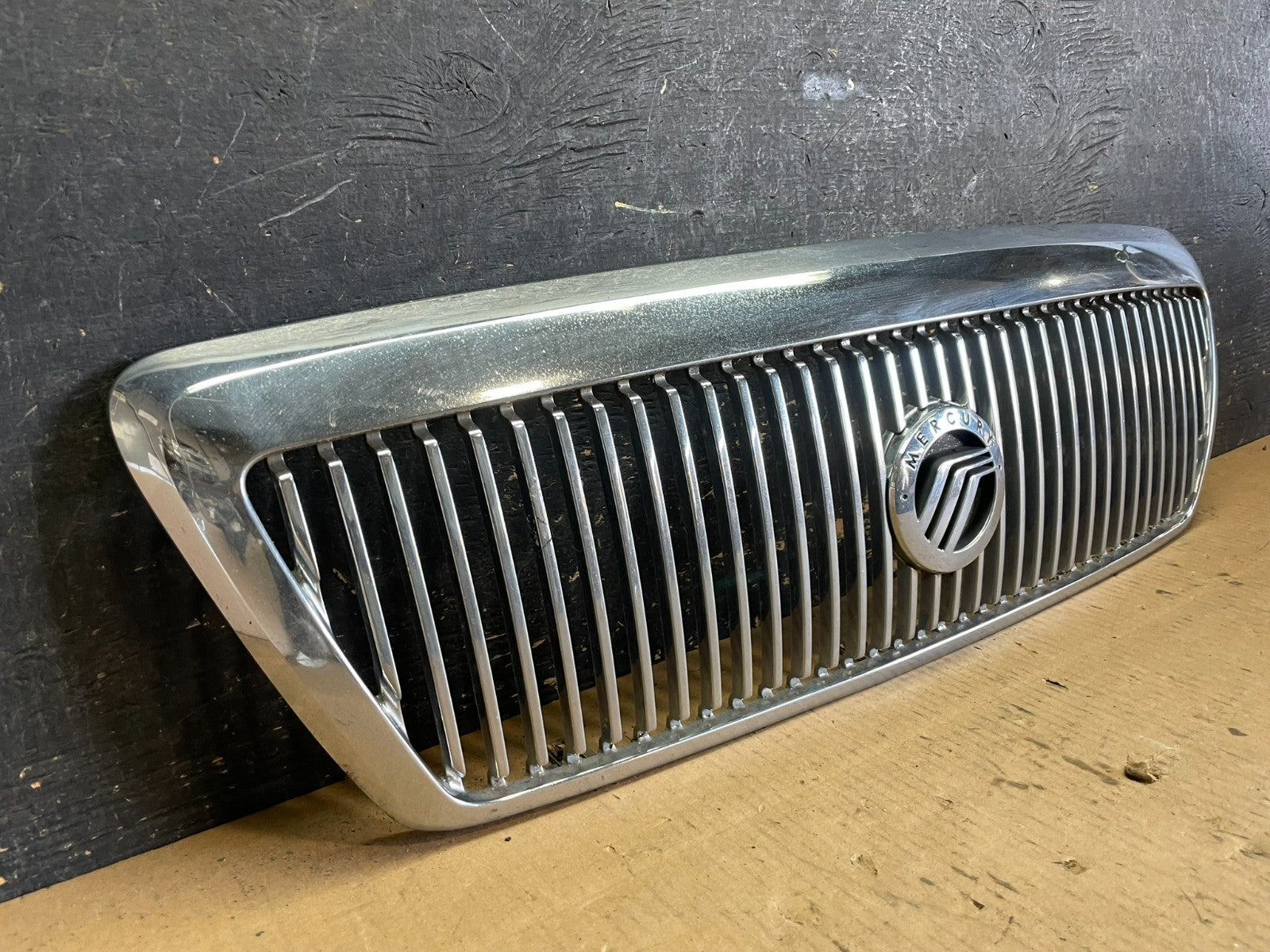 2003 to 2005 Mercury Grand Marquis Front Upper Grill Grille OEM aa5892 DG1