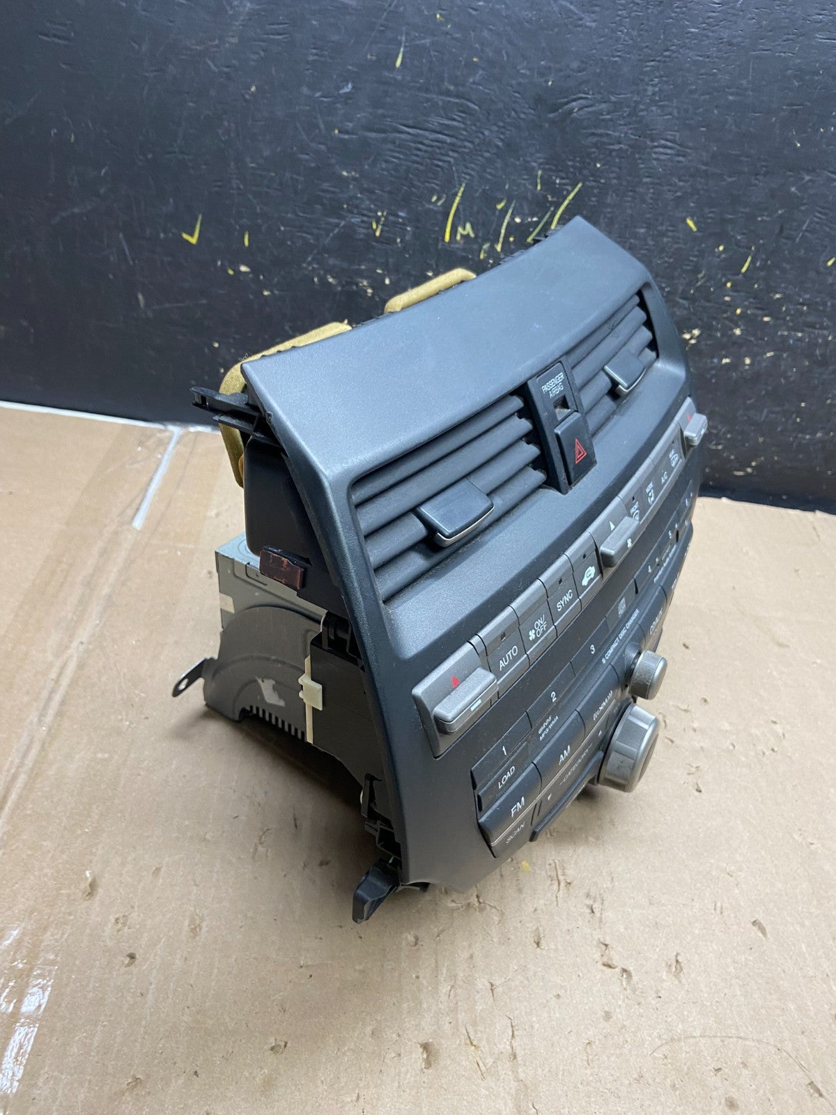 2008 - 2012 Honda Accord Front Radio Control AM./FM CD Climate Control ab2011 DG1