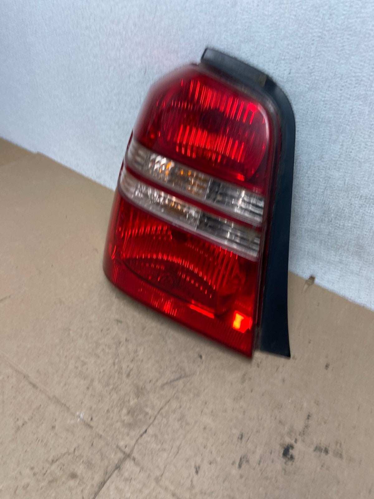 2001 2002 2003 Toyota Highlander Left Driver LH Tail Light AF5165 LK1