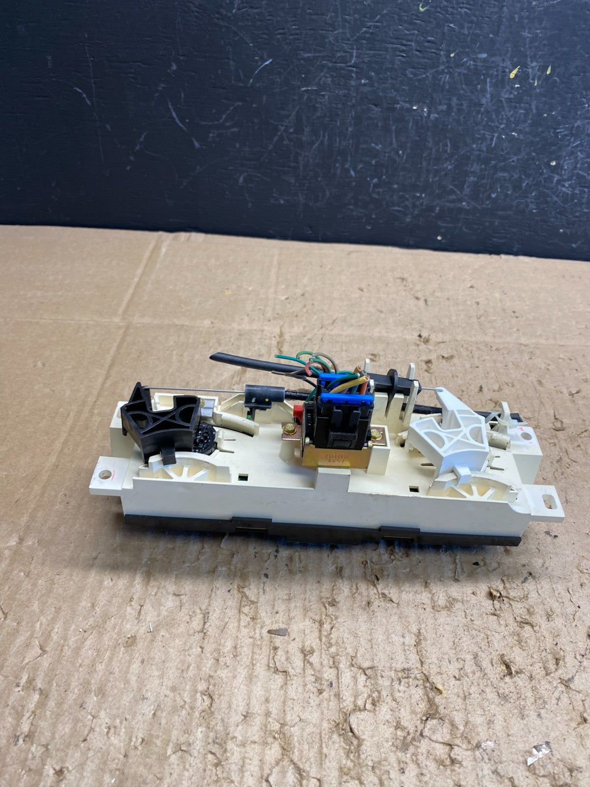 2004 to 2008 GMC Chevrolet Canyon Colorado Climate Control A/C  Panel AC4676 DG4