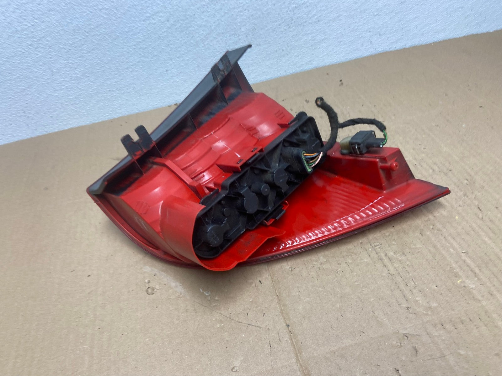 2002-2005 Mercedes ML 350 Ml-Class Right Passenger Rh Side Tail Light AB8175 LK4
