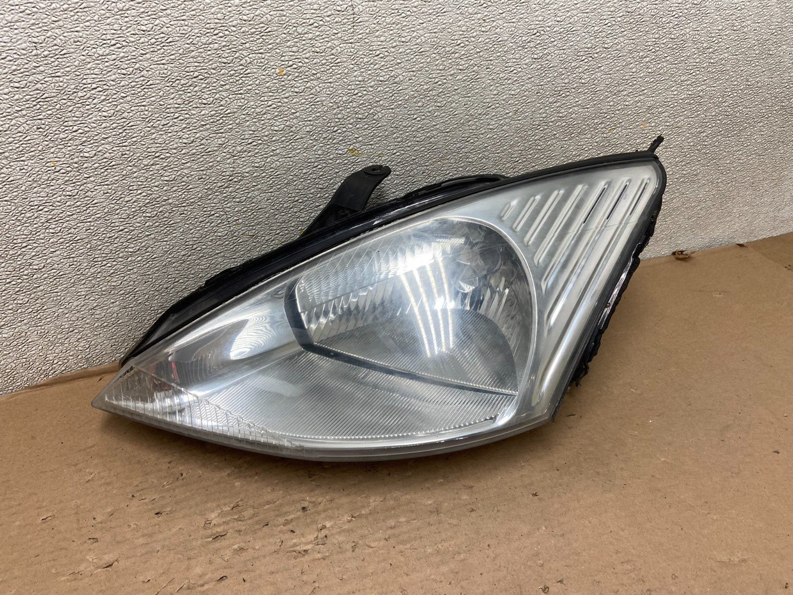 2000 to 2002 Ford Focus Left Driver LH Side Halogen Headlight AB0150 DG0