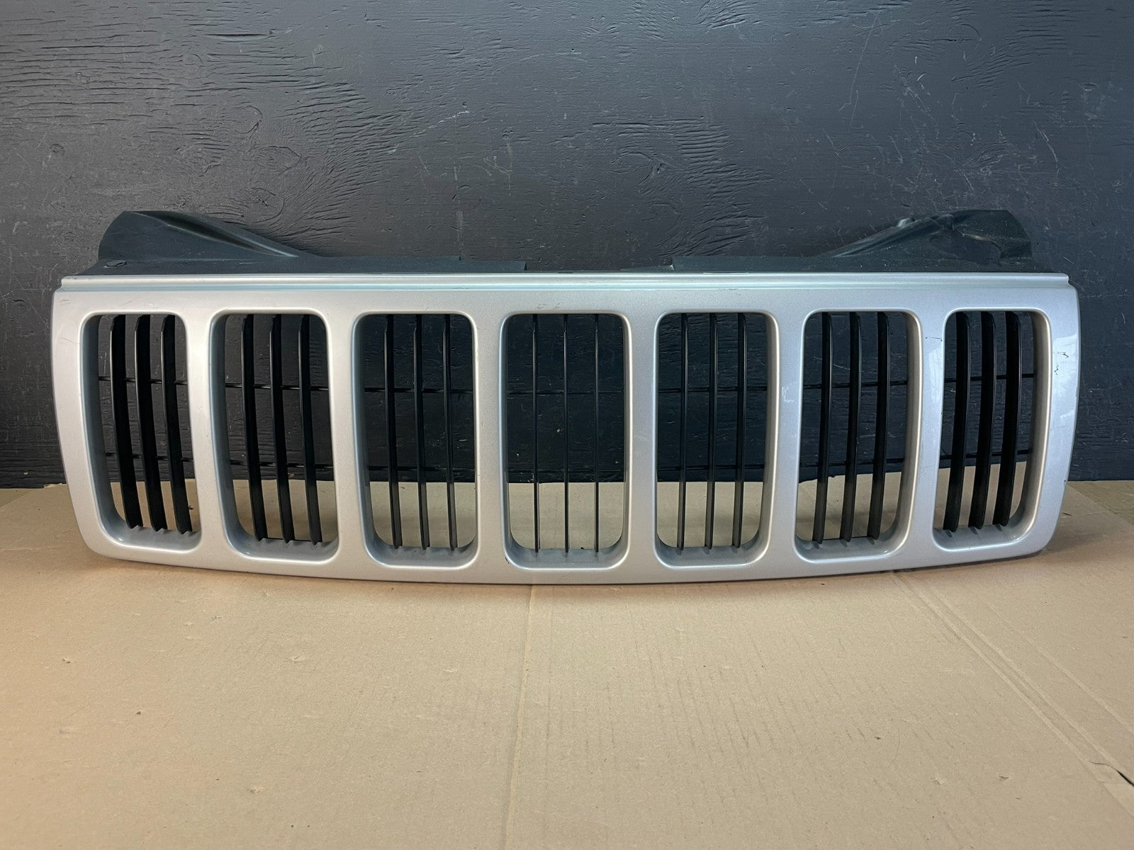 2005 2006 2007 Jeep Grand Cherokee Front Upper Grill Grille z8137 DG0